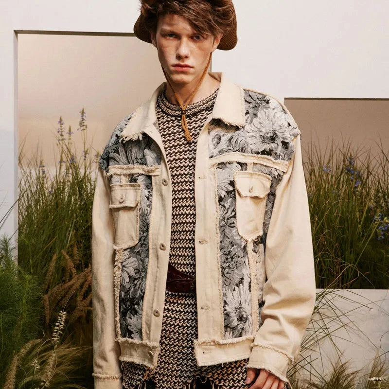 Herren Jeansjacke im Patchwork-Design | Vintage Blumen-Jacke mit Fransen-Details [ Herrenkollektion - Jacken - Frühling & Sommer '25 ] 191 - Herren Jeansjacke im Patchwork-Design Gratti Offiziell 