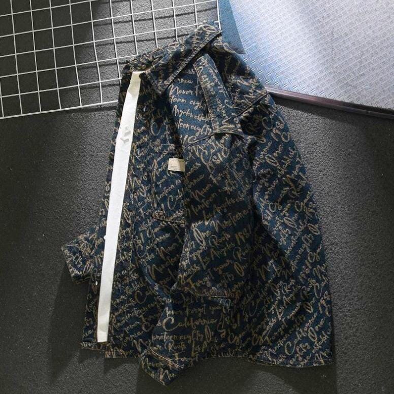 Herren Jeansjacke mit Schriftmuster | Lässiges Overshirt als Übergangsjacke [ Herrenkollektion - Jacken - Langarmhemden ] 210 - Herren Jeansjacke mit Schriftmuster Gratti Offiziell 